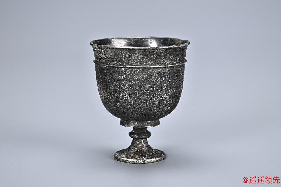 西安一唐墓出土多枚萨珊银币