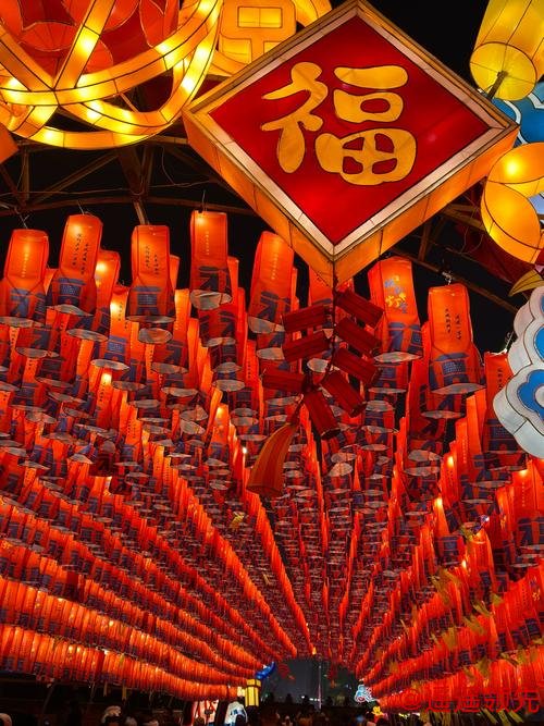 西安城墙：流光溢彩迎马年