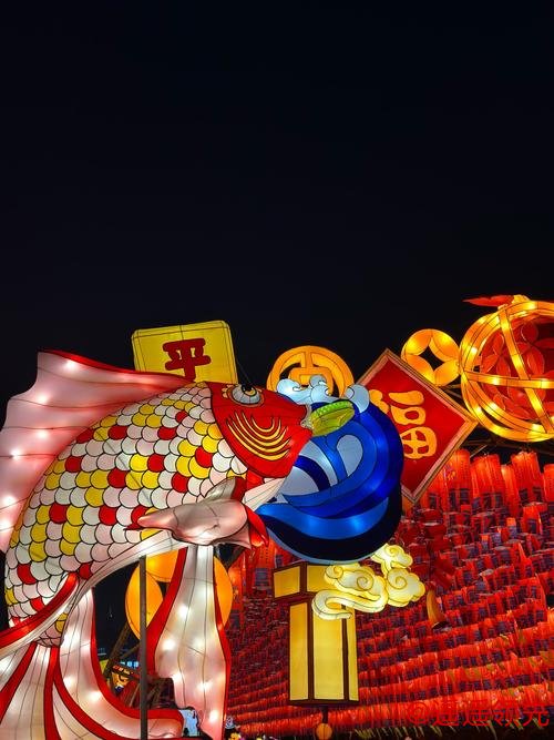 西安城墙：流光溢彩迎马年